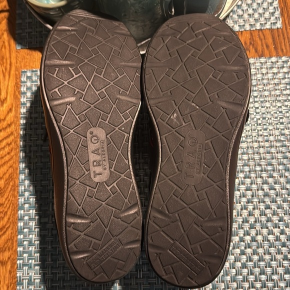 TRAQ BY ALEGRIA Qarma in Pretty Things floral sneakers - Picture 5 of 6